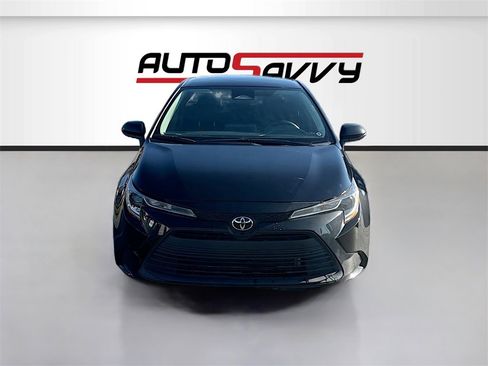 Used 2023 Toyota Corolla LE image 2