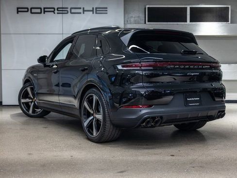 New 2026 Porsche Cayenne E-Hybrid AWD/4WD image 3