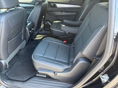 Used 2025 Buick Enclave Preferred FWD image 11