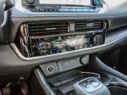 Used 2023 Nissan Rogue Platinum w/ Platinum Premium Package FWD image 32