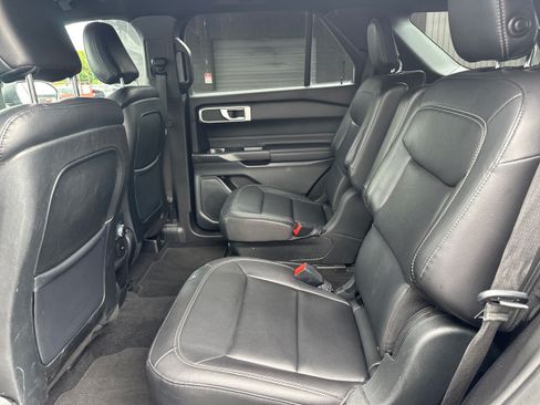 Used 2020 Ford Explorer XLT w/ Equipment Group 202A AWD/4WD image 10