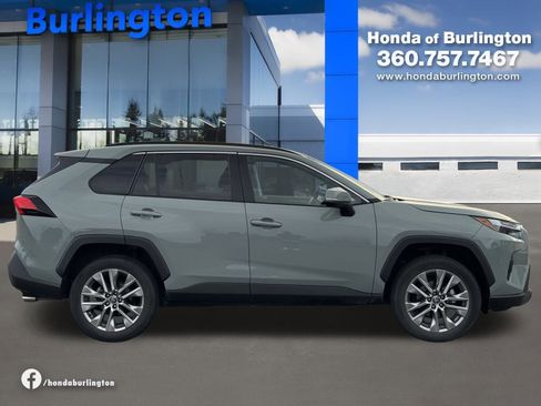 Used 2023 Toyota RAV4 XLE Premium image 7