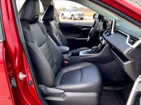 Certified 2025 Toyota RAV4 XLE Premium image 9