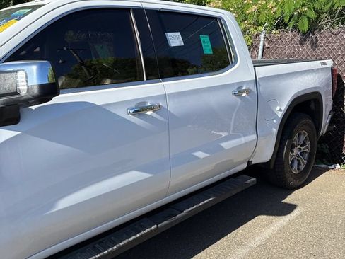 Used 2019 GMC Sierra 1500 SLT w/ X31 Off-Road Package AWD/4WD image 22