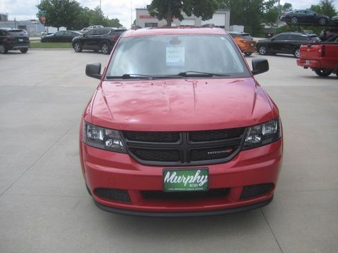 Used 2020 Dodge Journey SE w/ SE Popular Equipment Group FWD image 3