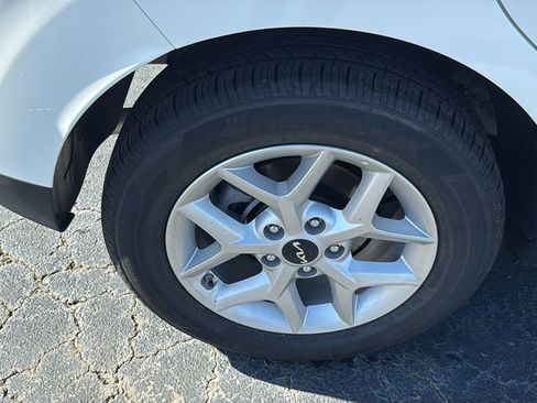 Used 2025 Kia Soul LX w/ LX Technology Package image 9
