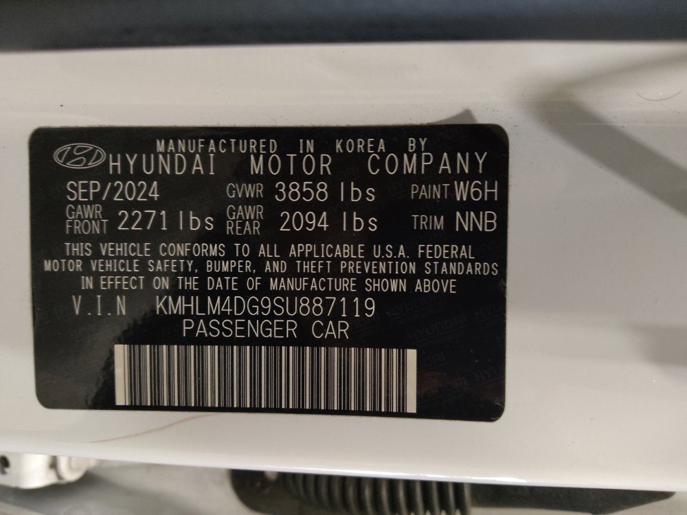 Used 2025 Hyundai Elantra Sport FWD image 33