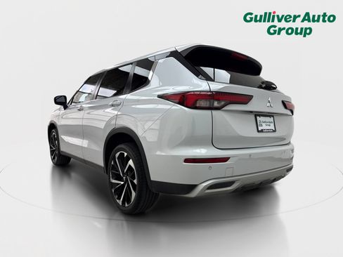 Used 2023 Mitsubishi Outlander SE FWD image 5
