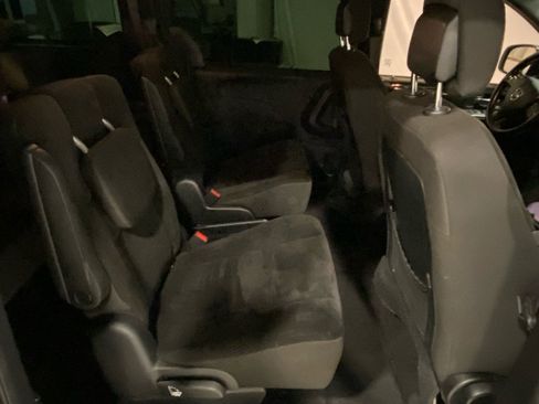 Used 2018 Dodge Grand Caravan SE image 23