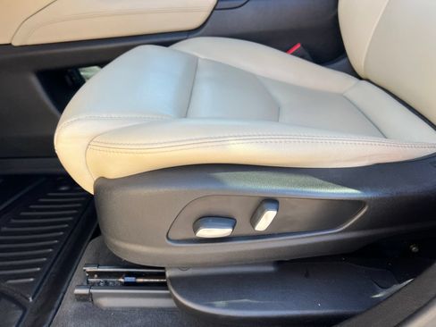 Certified 2018 Cadillac XT5 FWD image 11