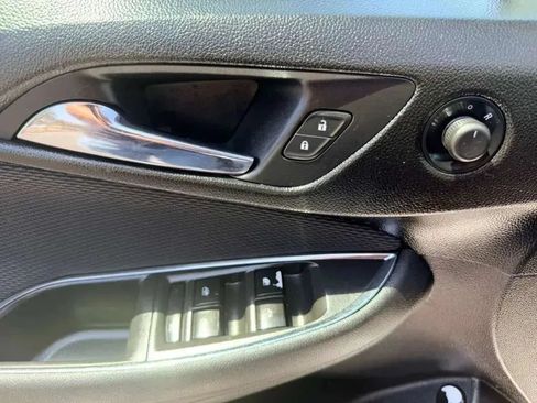 Used 2017 Chevrolet Cruze LT FWD image 34