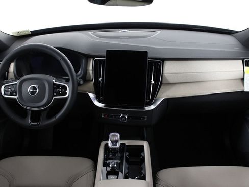 New 2026 Volvo XC90 T8 Plus w/ Protection Package Premier AWD/4WD image 5