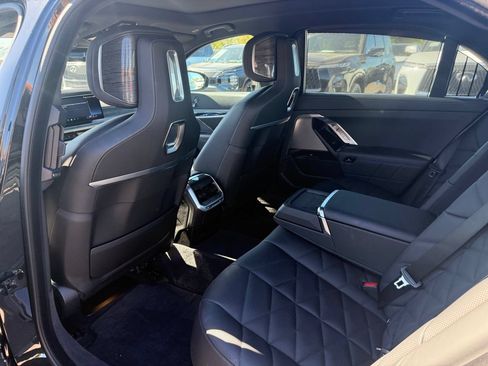 Used 2023 BMW 740i RWD image 11