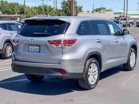 Used 2015 Toyota Highlander LE FWD image 4