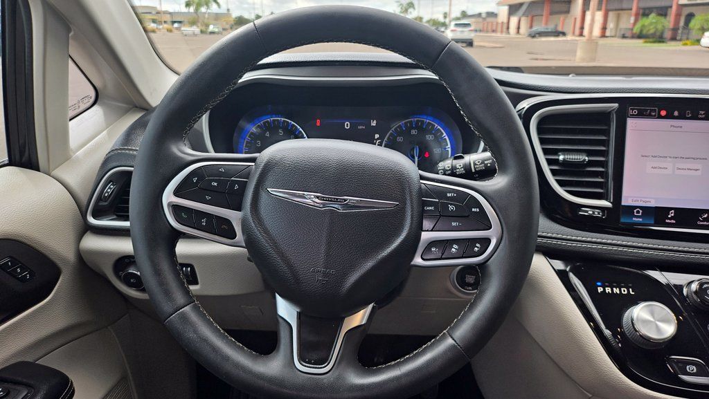 Used 2022 Chrysler Pacifica Touring-L FWD image 32