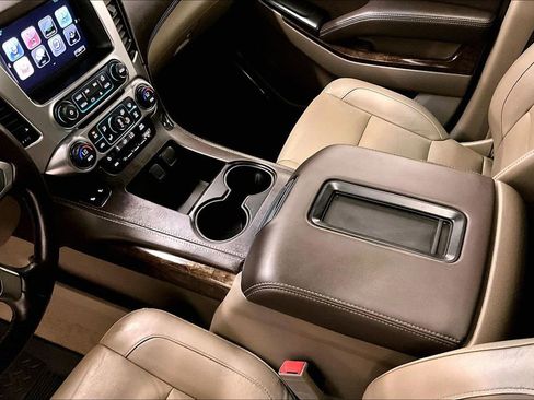 Used 2020 Chevrolet Tahoe LT w/ Luxury Package AWD/4WD image 18