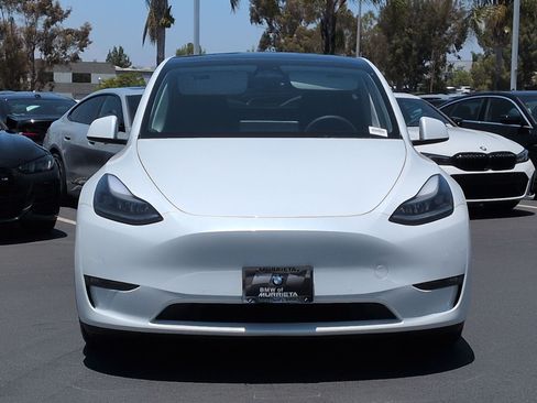 Used 2022 Tesla Model Y Long Range AWD/4WD image 3