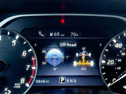 Used 2024 Nissan Titan SV w/ SV Convenience Package image 12