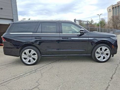 Certified 2025 Lincoln Navigator Reserve AWD/4WD image 7