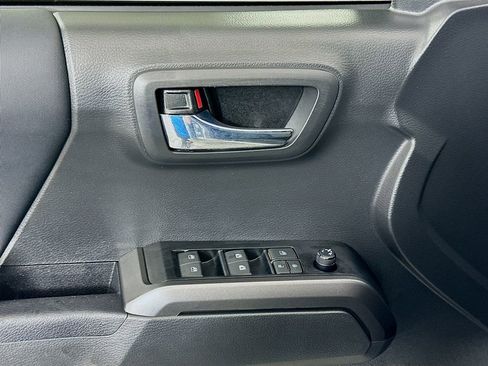 Certified 2023 Toyota Tacoma TRD Off-Road AWD/4WD image 17