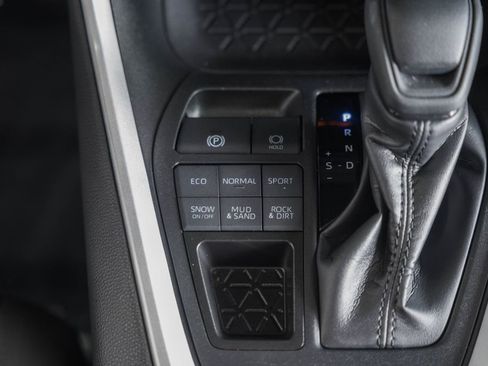 Used 2025 Toyota RAV4 LE image 22