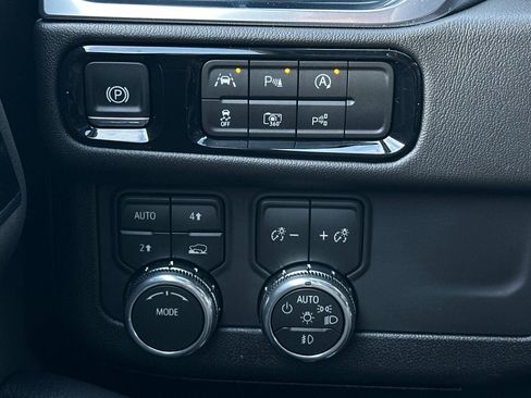 Used 2026 GMC Yukon XL Denali w/ Sun & Power Step Package AWD/4WD image 40