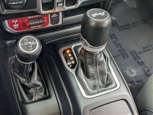 Used 2024 Jeep Wrangler Unlimited AWD/4WD image 12