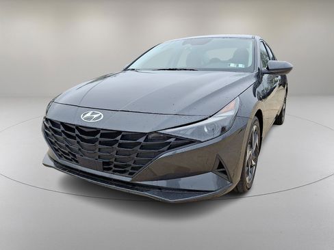 Used 2023 Hyundai Elantra SEL w/ Convenience Package FWD image 4