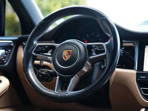 Used 2020 Porsche Macan AWD/4WD image 32