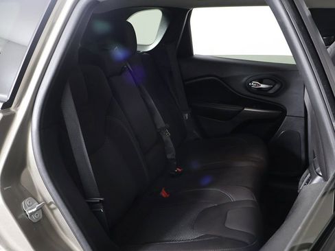 Used 2021 Jeep Cherokee Latitude AWD/4WD image 26