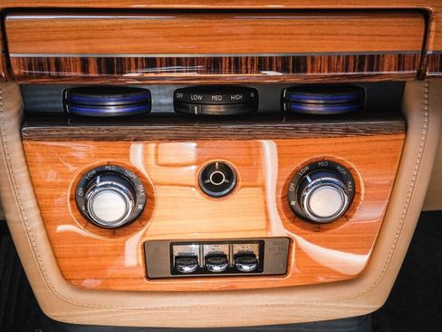 Used 2010 Rolls-Royce Phantom Drophead Coupe image 44