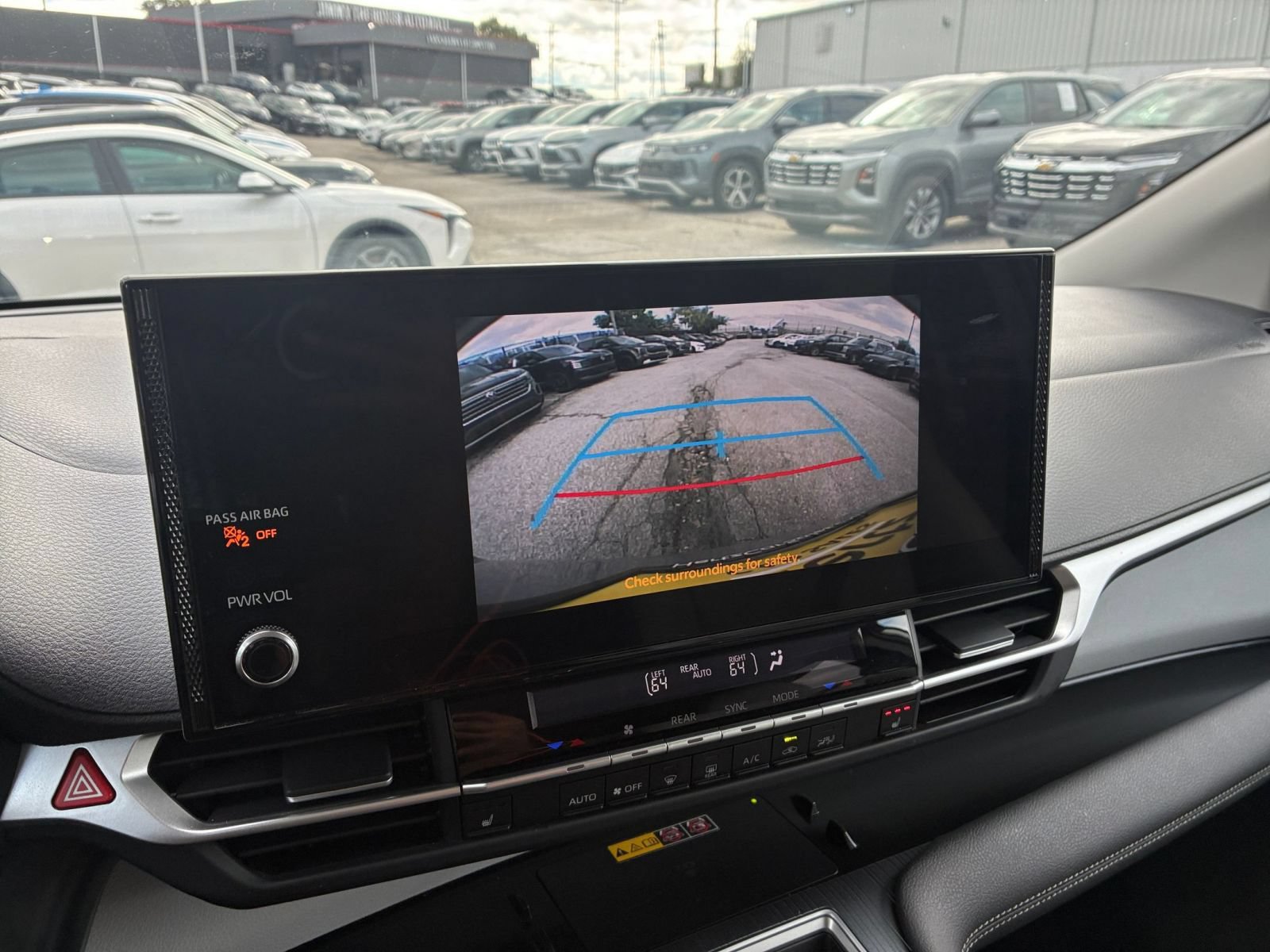 Used 2025 Toyota Sienna XLE FWD image 20
