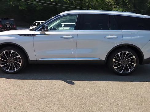 Used 2025 Lincoln Aviator Reserve w/ Luxury Package RWD image 12