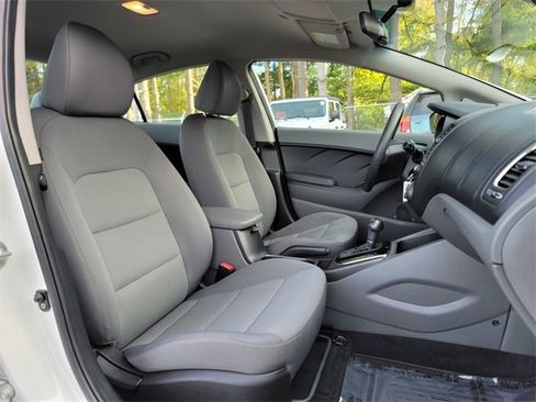 Used 2017 Kia Forte LX image 23
