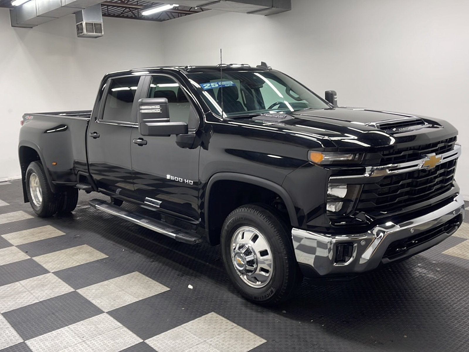 Used 2025 Chevrolet Silverado 3500 LT w/ Safety Package AWD/4WD image 23