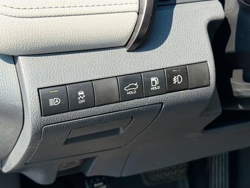 Used 2020 Toyota Camry SE FWD image 10