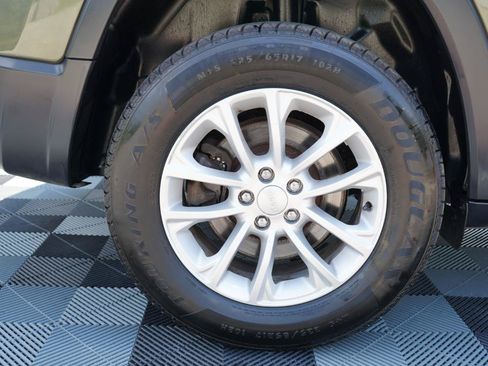 Used 2019 Jeep Cherokee Latitude w/ Popular Appearance Group AWD/4WD image 51