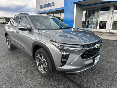 New 2026 Chevrolet Trax LT w/ Driver Confidence Package FWD image 2