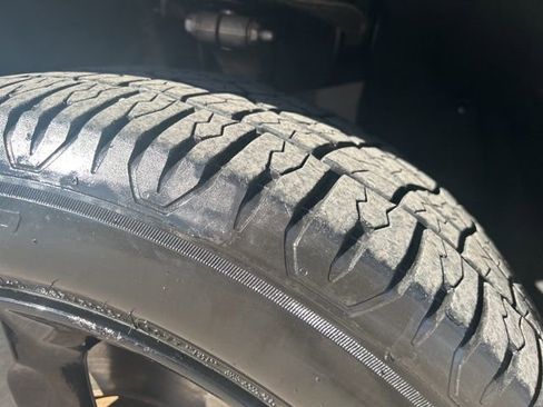 Used 2023 Jeep Grand Cherokee L Laredo image 12