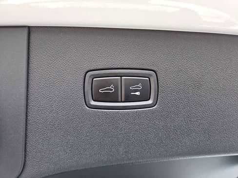 Certified 2023 Porsche Cayenne Platinum Edition image 37