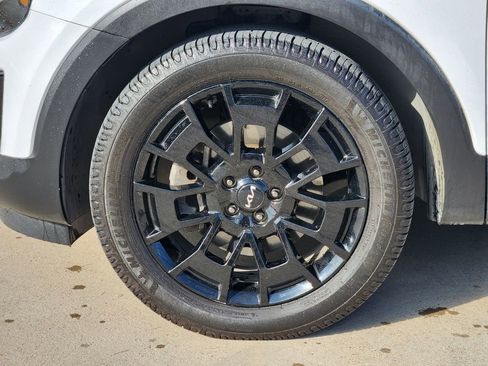 Certified 2022 Kia Telluride SX w/ SX Prestige Package AWD/4WD image 16