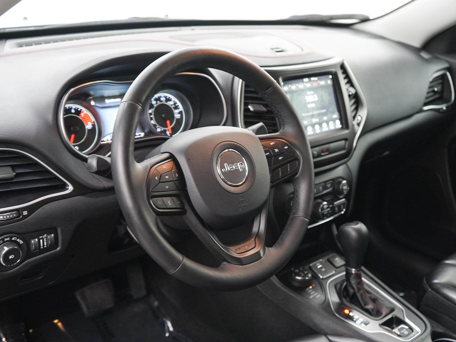 Used 2019 Jeep Cherokee Trailhawk w/ Cold Weather Group AWD/4WD image 20