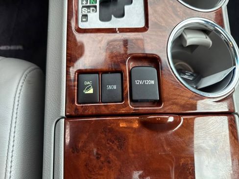 Used 2013 Toyota Highlander Limited image 25