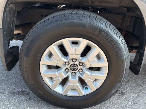 Used 2023 Nissan Frontier SV w/ Tow Package AWD/4WD image 13