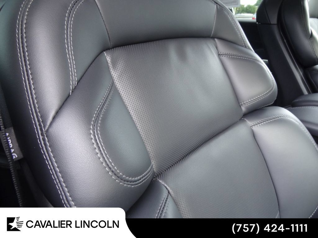Used 2026 Lincoln Navigator L Premier AWD/4WD image 21