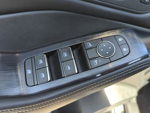 Used 2023 Nissan Rogue SL w/ SL Premium Package image 31