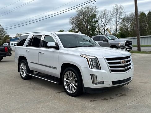 Used 2019 Cadillac Escalade Premium Luxury AWD/4WD image 25