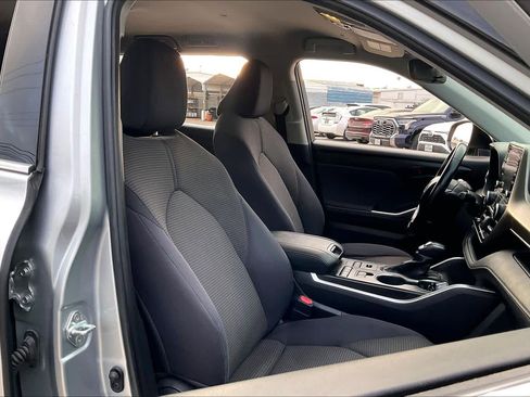 Used 2020 Toyota Highlander LE image 9