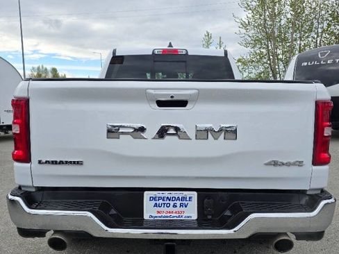 Used 2025 RAM 1500 Laramie AWD/4WD image 5