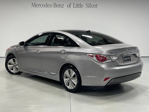 Used 2014 Hyundai Sonata Limited w/ Panoramic Sunroof Package 02 FWD image 3